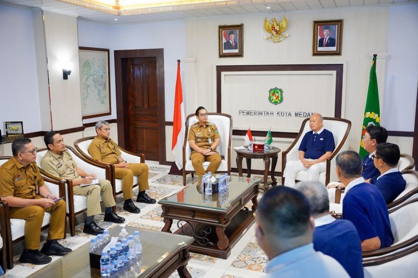 Wali Kota Rico Waas Gandeng Tzu Chi Renovasi 500 Rumah Tak Layak Huni di Medan