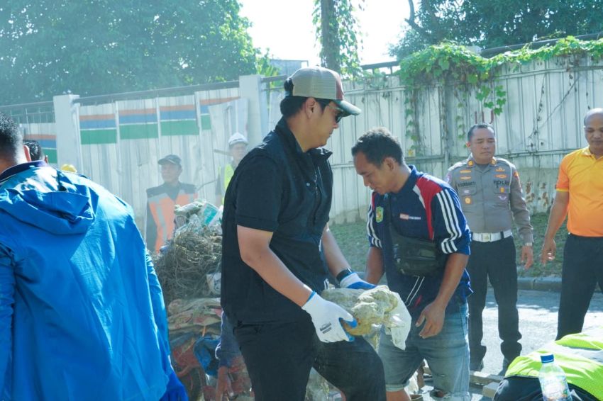 Rico Waas Pimpin Gotong Royong Stadion Teladan, Medan Siap Gelar Piala AFF U-19