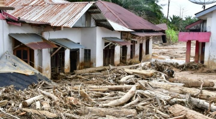 Bukan Sekadar Bangun Infrastruktur, Bupati Tapteng Dorong Penataan Ekosistem Usai Banjir Bandang dan Longsor