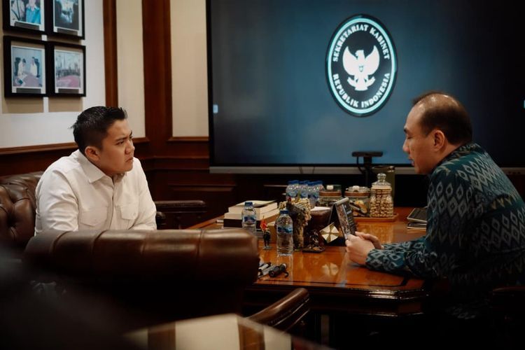 Seskab Teddy Bertemu Bos GoTo, Bahas Pendapatan Ojol Naik Jadi 92 Persen
