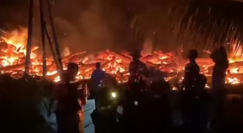 Kebakaran Tumpukan Kayu Sisa Banjir di Aceh Utara Belum Padam, Lima Desa Terancam