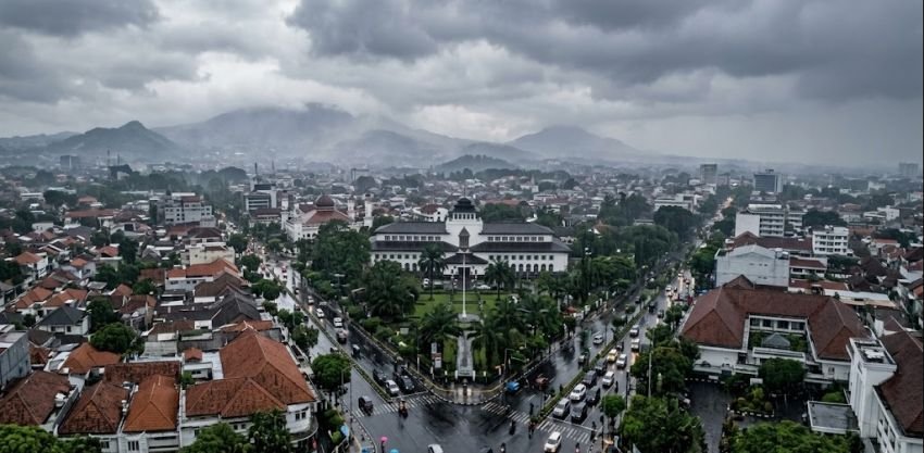 BMKG Prediksi Jawa Barat Didominasi Cuaca Berawan, Hujan Ringan Berpotensi Guyur Sukabumi hingga Bekasi