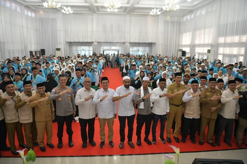 Ratusan Jemaah Haji Aceh Berangkat Perdana, Mualem Tekankan Hati Bersih Jadi Kunci Ibadah