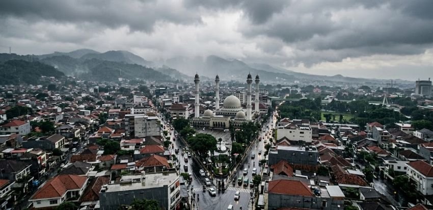 Prakiraan Cuaca Jabar Hari Ini: Hujan Ringan hingga Sedang Guyur Sejumlah Wilayah