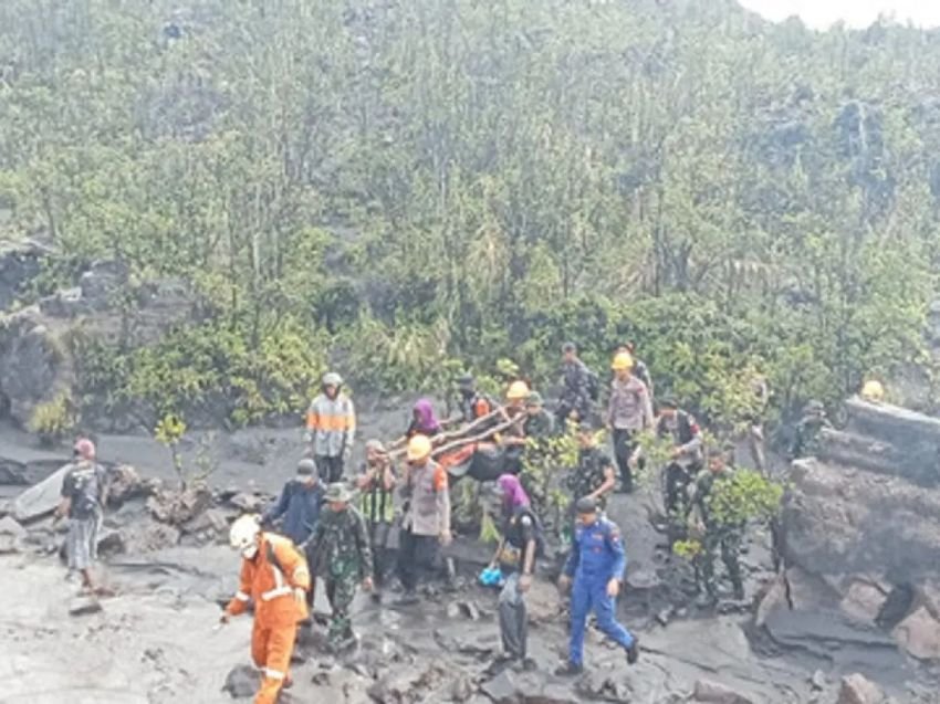 SAR Temukan Jenazah Pendaki Perempuan Korban Erupsi Gunung Dukono, Dua WNA Masih Hilang di Halmahera Utara