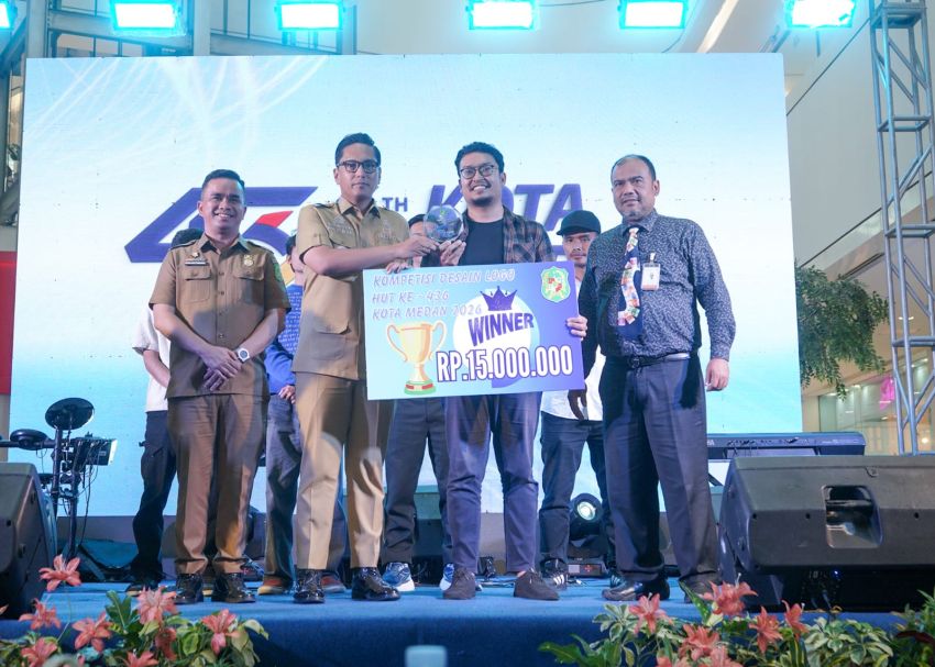 Rico Waas Serahkan Hadiah Pemenang Logo HUT Medan ke-436, Tekankan Transparansi dan Orisinalitas: Bukan Ordal, Ya?