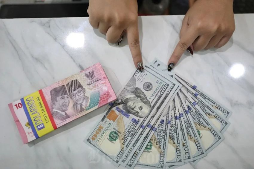 Rupiah Melemah ke Rp17.424 per Dolar AS di Tengah Memanasnya Konflik Timur Tengah