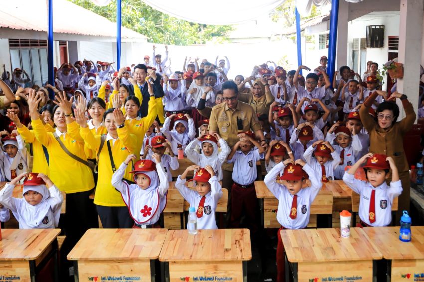 Rico Waas Apresiasi Bantuan WeLoveU Foundation untuk SDN 066654 yang Sempat Terendam Banjir: Dari Meja dan Kursi Ini Akan Lahir Prestasi Anak Bangsa