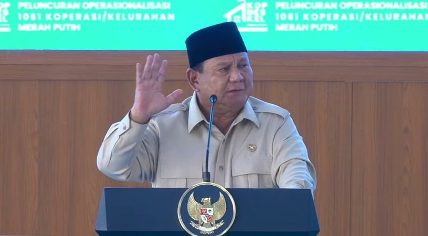 Prabowo Sebut Desa Tak Pakai Dolar, Ekonom: &ldquo;Semua Orang Kena, Pak!&rdquo;