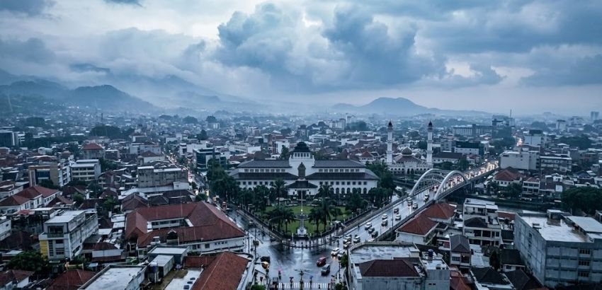 Prakiraan Cuaca Jawa Barat Hari Ini: Mayoritas Wilayah Berawan, Sejumlah Daerah Masih Berpotensi Hujan Ringan