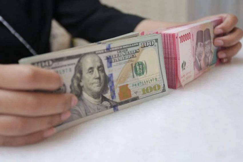 Rupiah Melemah ke Rp17.668 per Dolar AS, Dipicu Inflasi AS dan Harga Minyak