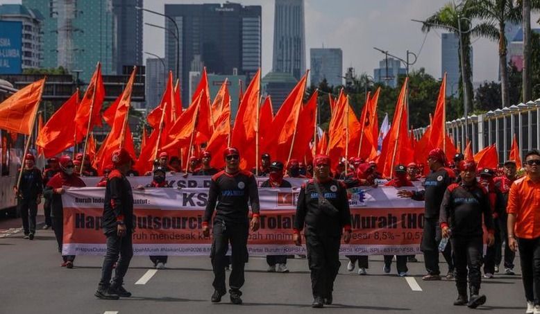 Ribuan Buruh Kepung Kemnaker Hari Ini, Aturan Ini Jadi Pemicu Kemarahan!