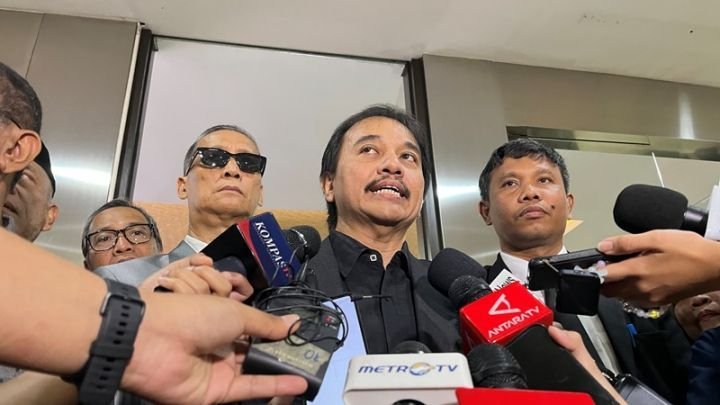 Roy Suryo Ragukan Berkas Kasus Ijazah Jokowi Bisa P21, Ketum Jokowi Mania Sebut Pernyataan Itu Menyesatkan