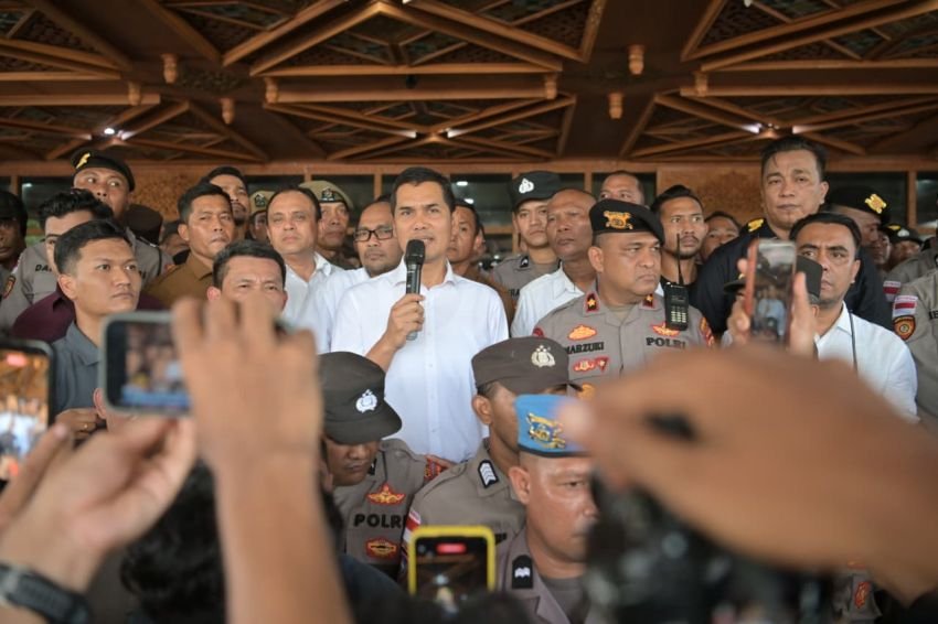 Sekda Aceh Temui Mahasiswa Demo Pergub JKA, Tegaskan Hak Warga Miskin Tetap Terjamin