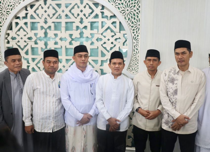 Kapolda Aceh Salat Iduladha di Masjid Raya Baiturrahman, Serahkan Sapi Kurban untuk Masyarakat