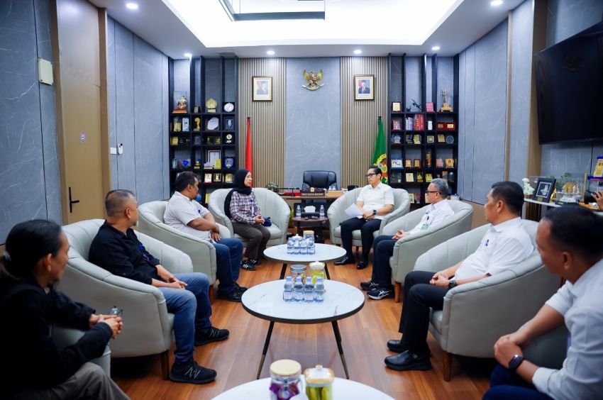 Rico Waas Dukung Turnamen Futsal SMP Piala Wali Kota Medan 2026, Tekankan Profesionalitas dan Prestasi Pelajar