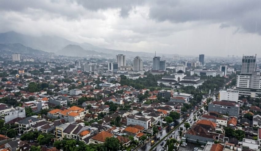 Prakiraan Cuaca Jawa Barat Kamis Ini: Hujan Ringan Dominasi Bogor hingga Bandung, Sejumlah Wilayah Berawan