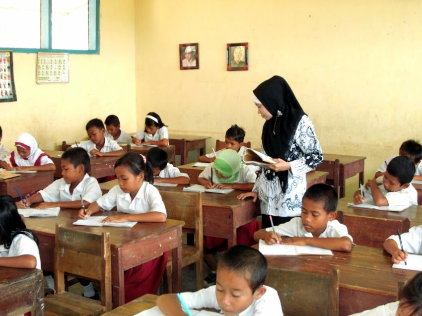 Abdul Mu&rsquo;ti Pastikan 237 Ribu Guru Non-ASN Tetap Mengajar hingga 2027