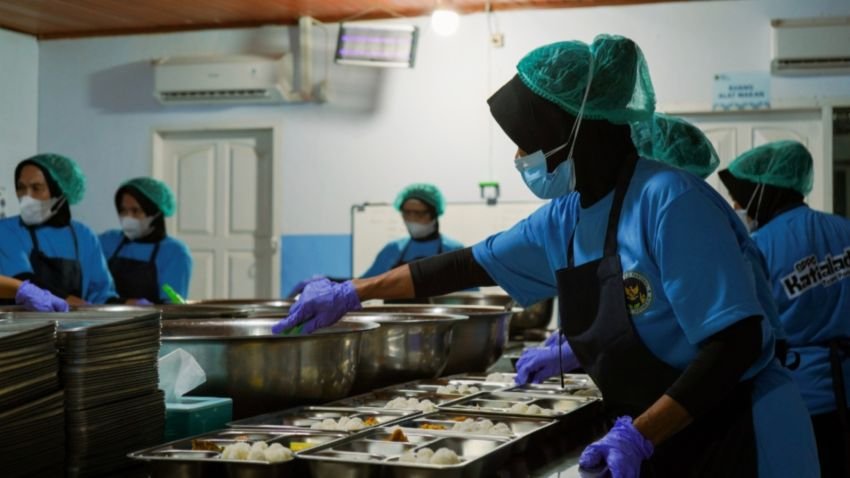 Program MBG Dinilai Terlalu Dipaksakan, DPR Ungkap Ribuan Dapur Belum Siap Operasi