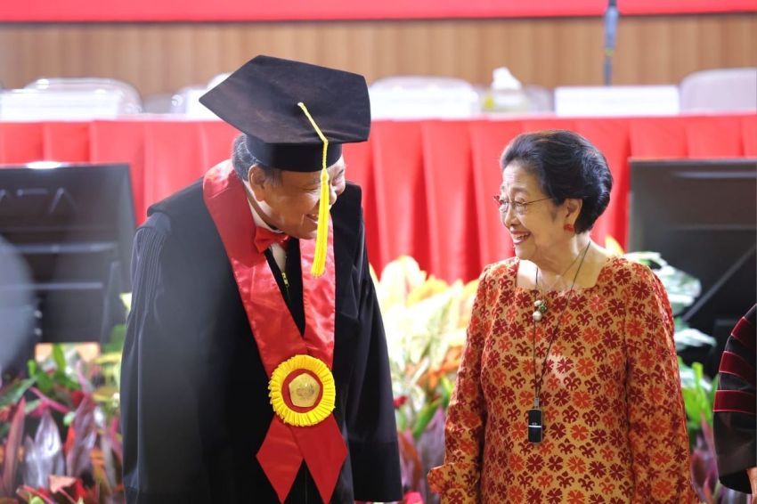 Eks Ketua MK Bongkar Masalah Hukum RI: Kebanyakan Aturan, Tapi Tidak Efektif