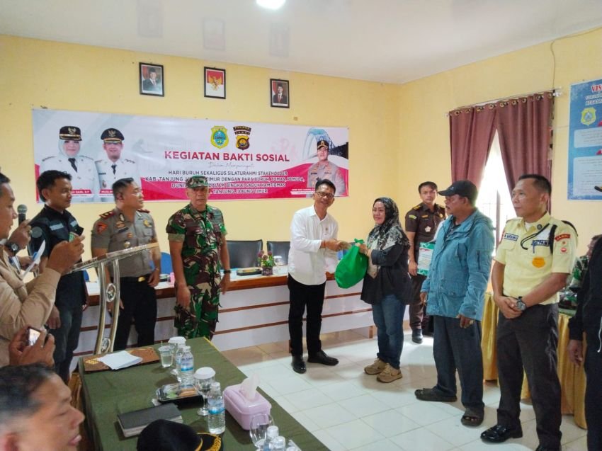 Pemkab Tanjung Jabung Timur Gelar Baksos Hari Buruh, Salurkan Sembako untuk Pekerja