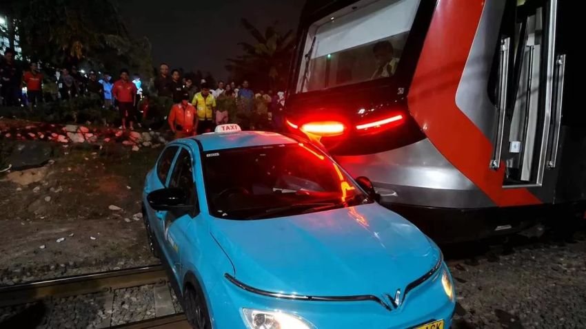 Kronologi Mencekam Kecelakaan Green SM di Bekasi: Mobil Mogok, Pintu Terkunci, Sopir Lompat Lewat Jendela