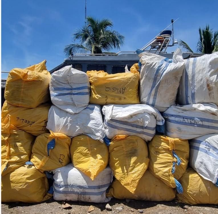 TNI AL dan Bea Cukai Gagalkan Penyelundupan 110 Koli Ballpress Ilegal Senilai Rp770 Juta di Jalinsum