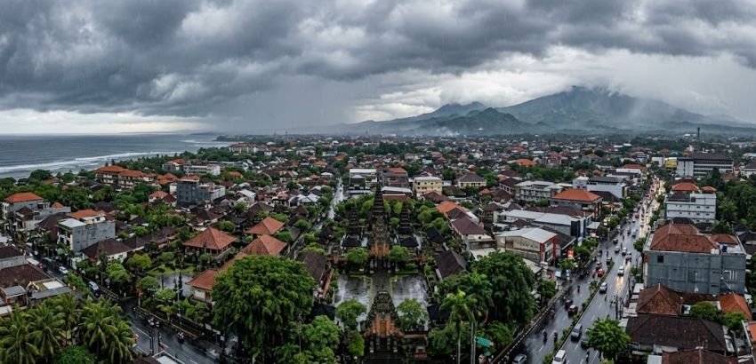 Cuaca Bali Hari Ini: Sebagian Besar Wilayah Diguyur Hujan Ringan, Denpasar Berawan