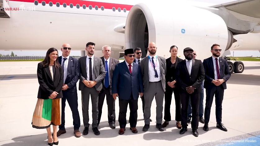 Prabowo Foto Bersama Pengawal Prancis Sebelum Pulang, Tutup Kunjungan Kenegaraan dengan Momen Hangat