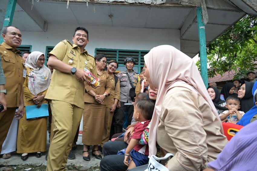 Ibu Hamil Ditandu 30 Km di Tapteng, Bobby Nasution Percepat Puskesmas Rawat Inap di Daerah Terpencil Sumut