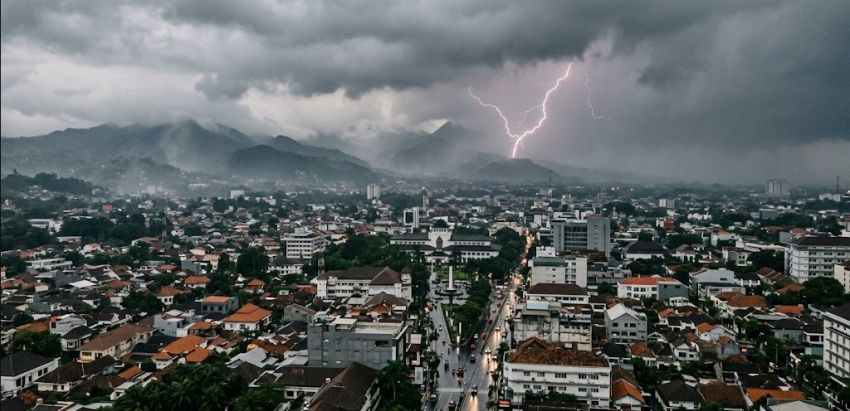 Cuaca Jawa Barat Hari Ini: Bogor Diguyur Hujan Petir, Sejumlah Wilayah Berpotensi Hujan Sedang