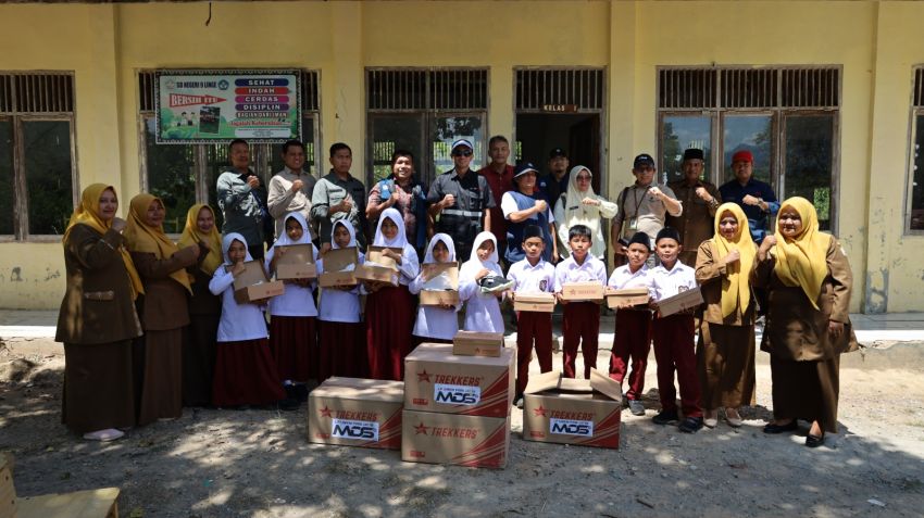 Semangat Tak Roboh, Siswa SDN 10 Linge Tetap Belajar Meski Sekolah Hancur Dihantam Banjir