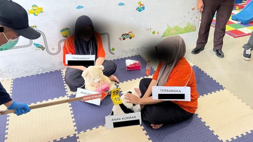 Terungkap dalam Rekonstruksi, Tersangka Peragakan 62 Adegan Dugaan Penganiayaan Batita di Daycare Banda Aceh