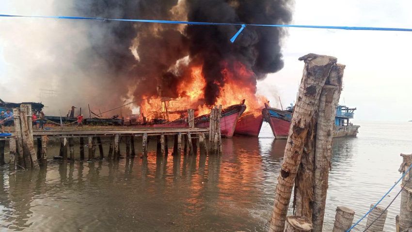 Pelabuhan Belawan Mencekam, Empat Kapal Ikan Hangus Terbakar Diduga Akibat Ledakan Tangki BBM