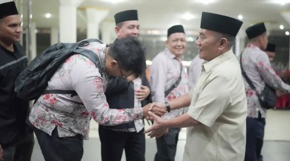 Wabup Labusel Lepas Kafilah MTQ ke-40 Sumut 2026, Tekankan Prestasi dan Jaga Nama Daerah