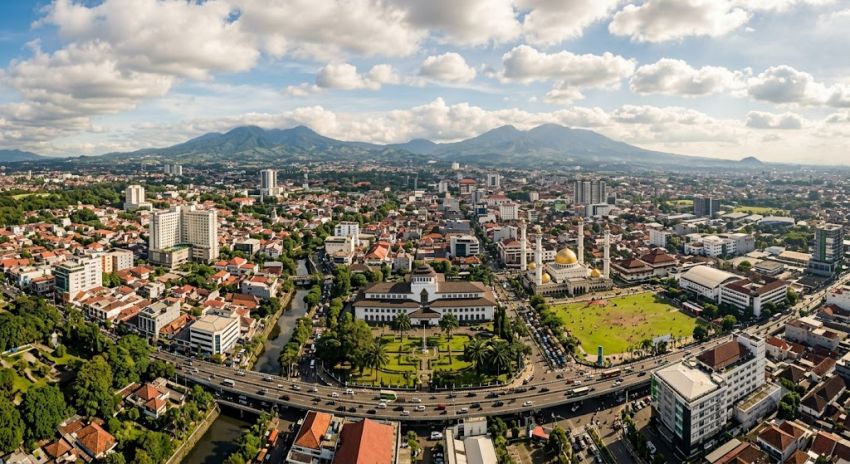 Cuaca Jawa Barat Hari Ini Didominasi Berawan, Cianjur Diguyur Hujan Ringan dan Bekasi Tembus 35 Derajat