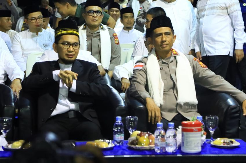 Antusiasme Tak Surut Meski Hujan, Ribuan Warga Tetap Hadiri Kajian Ustaz Adi Hidayat di Bhayangkara Fest 2026