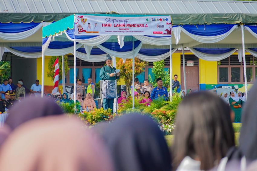 Bupati Batu Bara Pimpin Upacara Peringatan Hari Lahir Pancasila 2026, Bagikan 1.000 Bendera Merah Putih