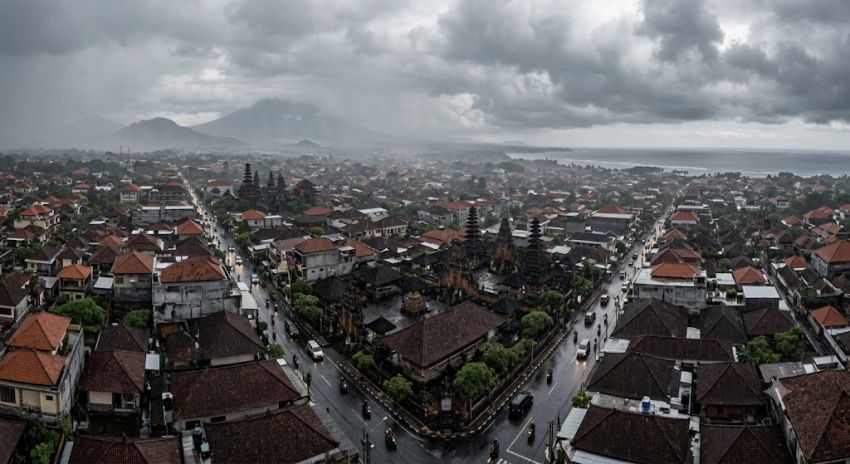 Bali Didominasi Hujan Ringan, Warga Diminta Waspadai Kelembapan Tinggi