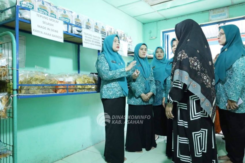 Ketua TP PKK Asahan Tinjau PAUD, UMKM Berprestasi, dan Taman Baca, Perkuat Pendidikan serta Ekonomi Keluarga
