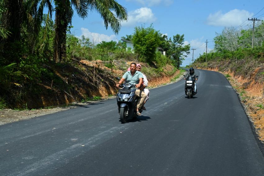 Perbaikan Jalan Hutaimbaru-Sipiongot Mulai Dirasakan Warga, Pedagang Sebut Pendapatan Naik hingga 50 Persen