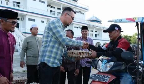 Bupati Labuhanbatu Selatan Salurkan 60 Paket Sembako untuk Pengemudi Betor, Perkuat Sinergi dengan Baznas