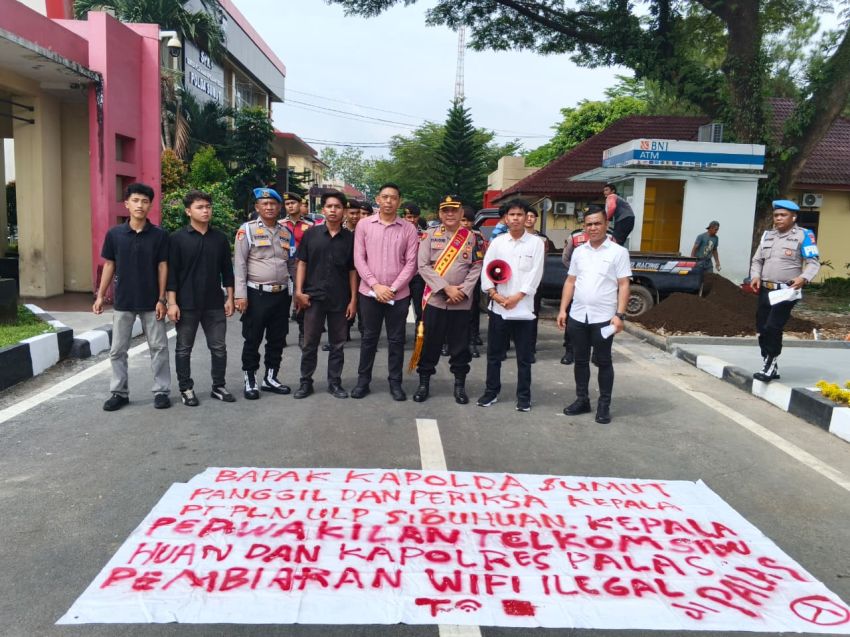SALAM Kembali Demo di Polda Sumut, Soroti Dugaan &ldquo;Pembiaran&rdquo; Wifi Ilegal di Padang Lawas