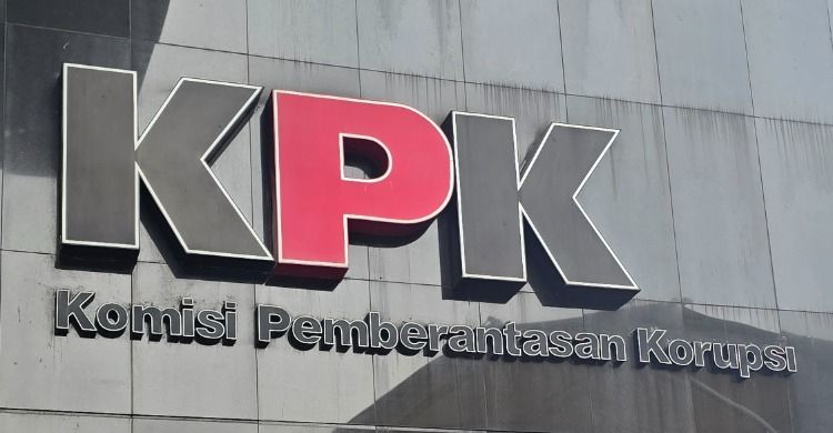Usai Diultimatum KPK, Bupati Kuansing dan Sekda Akhirnya Menyerahkan Diri