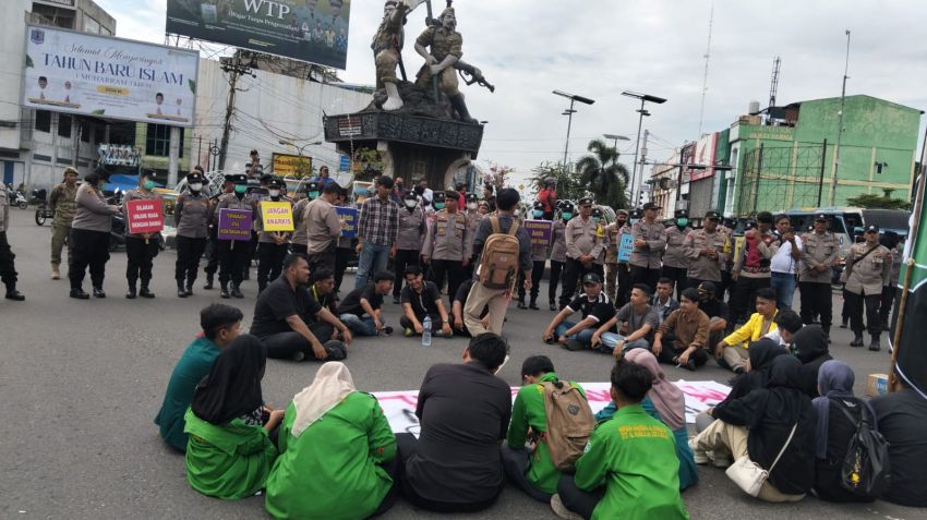 Tugu Binjai Jadi Titik Aspirasi, Pemuda dan Mahasiswa Soroti ...