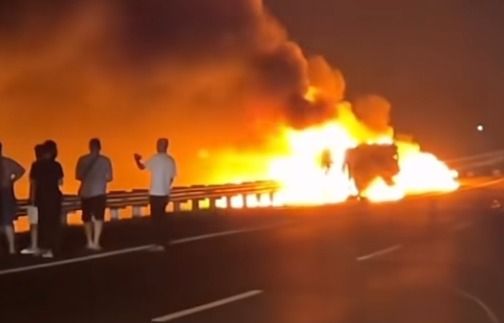 Pikap Diduga Angkut BBM Ilegal Terbakar di Tol Medan&ndash;Tebing Tinggi, Dua Orang Alami Luka Bakar Parah