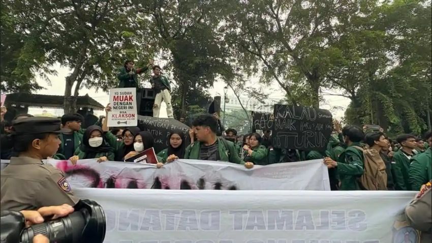 BEM USU Geruduk DPRD Sumut, Bawa 9 Tuntutan dari BBM, Pendidikan hingga Lapangan Kerja