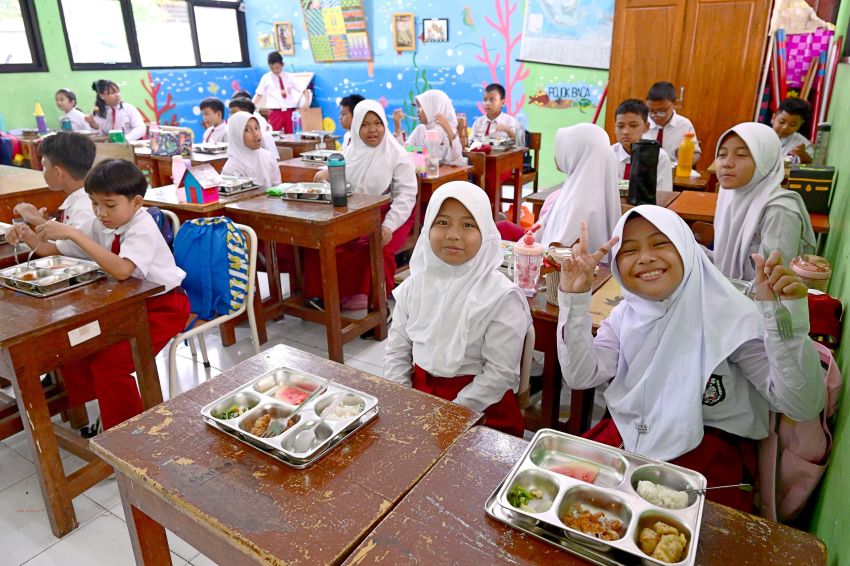 Survei Poltracking: 55,6 Persen Publik Puas dengan Program MBG, Mayoritas Minta Dilanjutkan