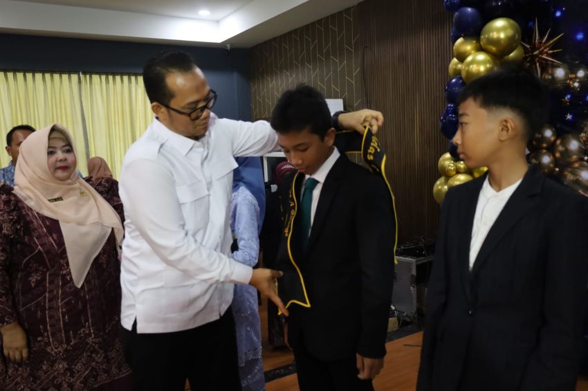 Plh Wali Kota Tanjungbalai Hadiri Pelepasan Siswa SDN 132406, Tekankan Pentingnya Karakter dan Akhlak