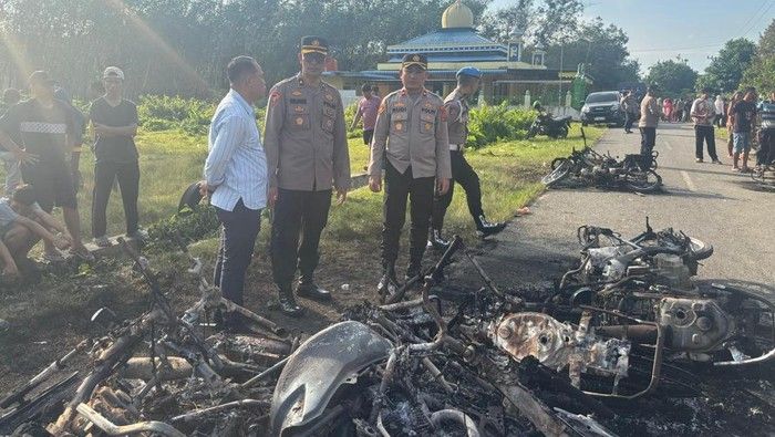 Bentrok Konflik Lahan di Sergai Berujung Pembakaran Puluhan Motor dan Truk, Polisi Turun Tangan